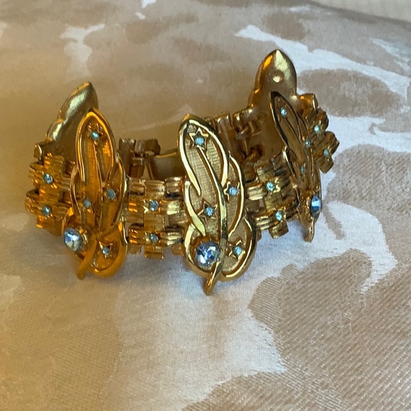 Vintage Gold Leafy Feather Design Bracelet Inlaid with Turquoise Rhinestones - Picture 2 of 6